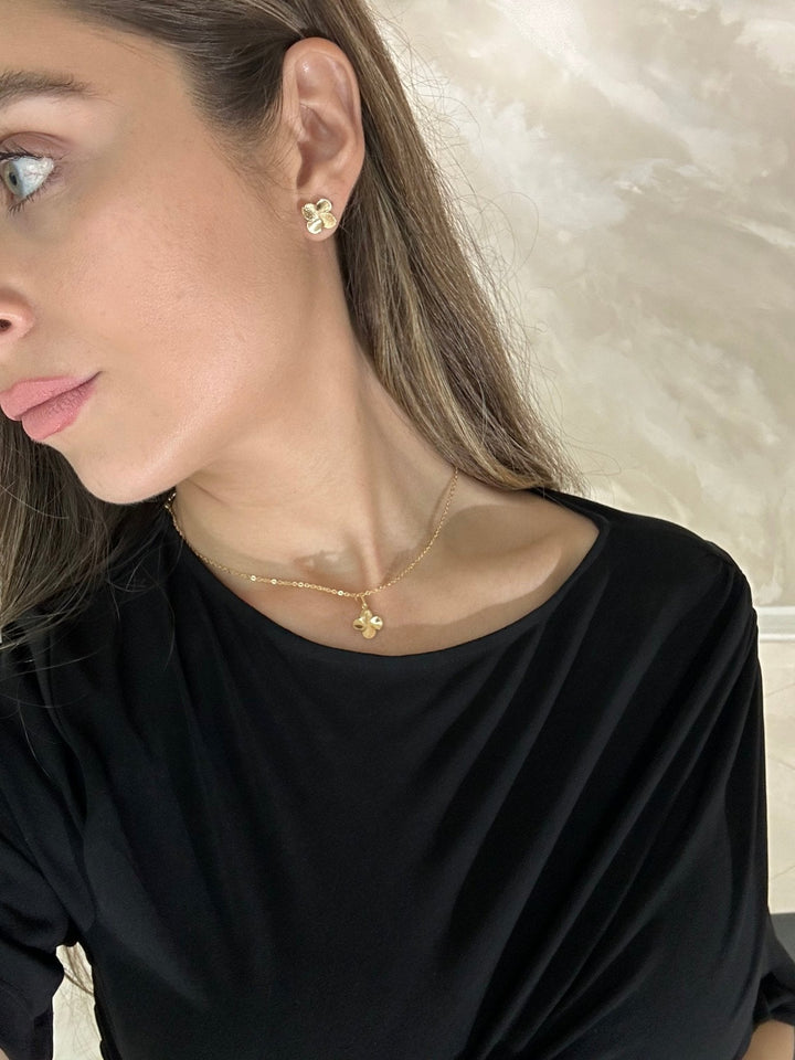 La Petal Clover Stud Earrings