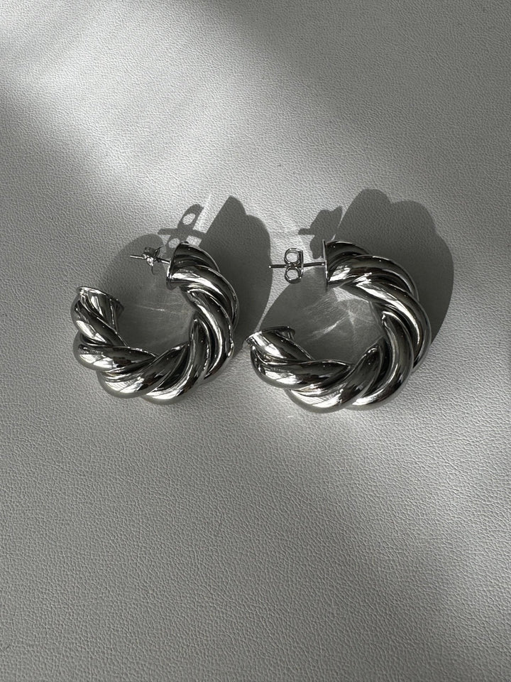 Leora Hoops