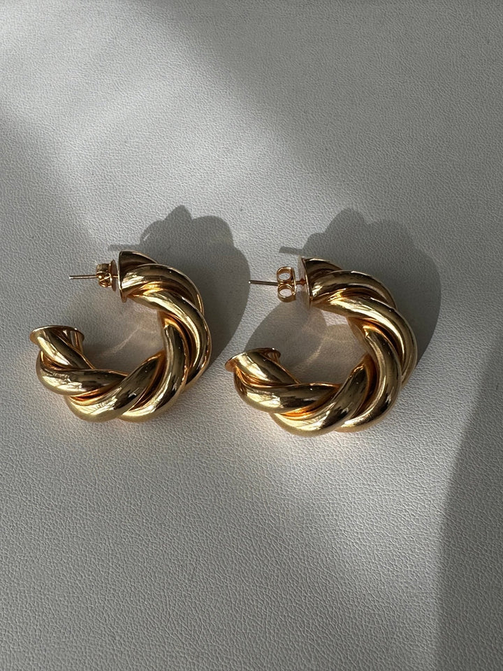 Leora Hoops